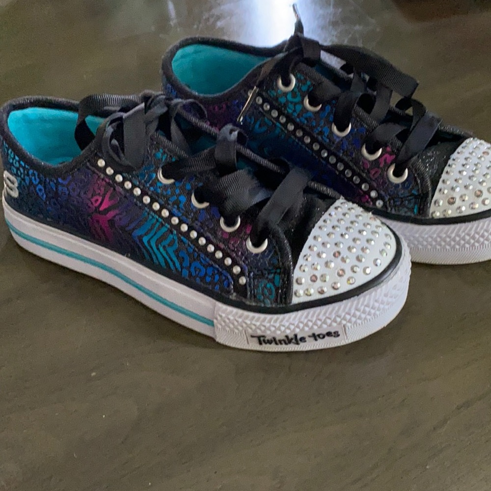 Girls Skechers Twinkle toes low top sneakers 💕
